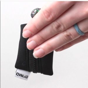 QALO WOMEN'S BLUE new MOONSTONE GEO STACKABLE RING